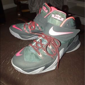 Lebron Soldier 8